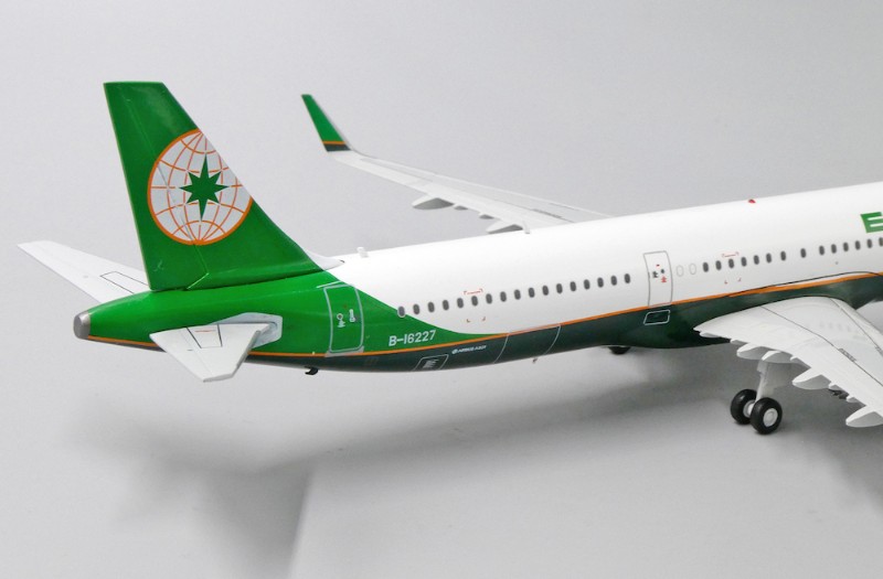 Airbus A321 EVA Air with stand | Modelsnavigator.com
